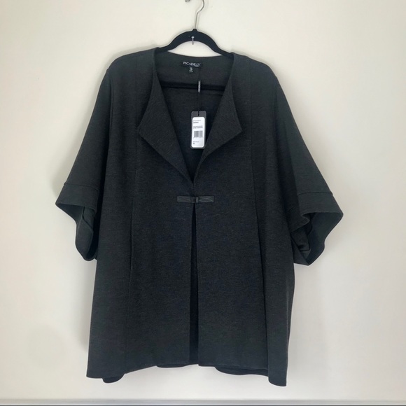 Piccadilly Canada Poncho Jacket leather Closure - Picture 2 of 8